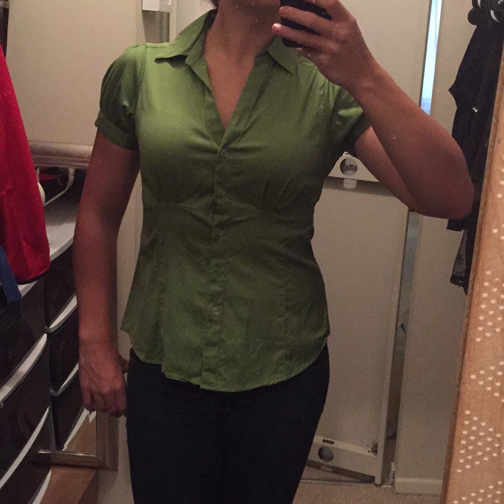 Women’s Banana Republic green short sleeve blouse